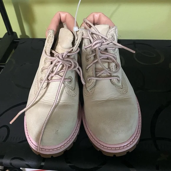 Girls Timberland Boots - Picture 2 of 6